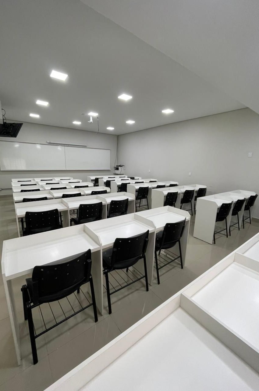 Sala-de-aula-vazio-fundo-Cy09DNz9.jpg